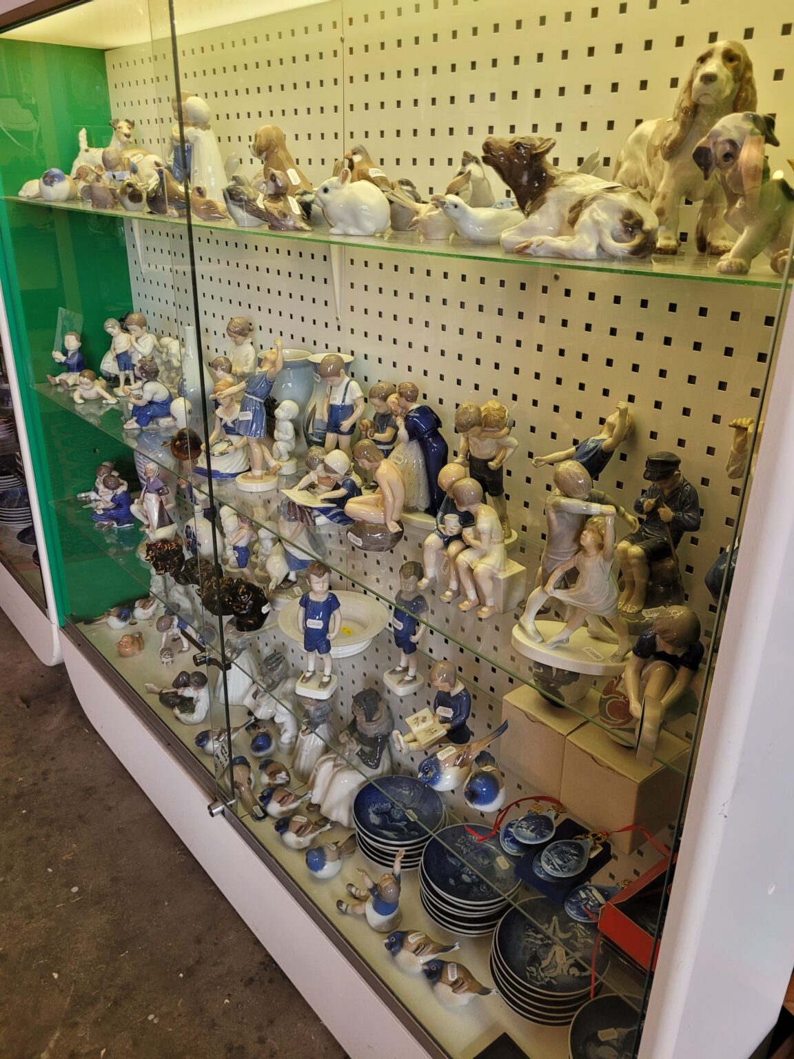 Rydning af dødsbo - Hjem - Kram Dødsbo og Antik - 20230414 145304 20230414_145304